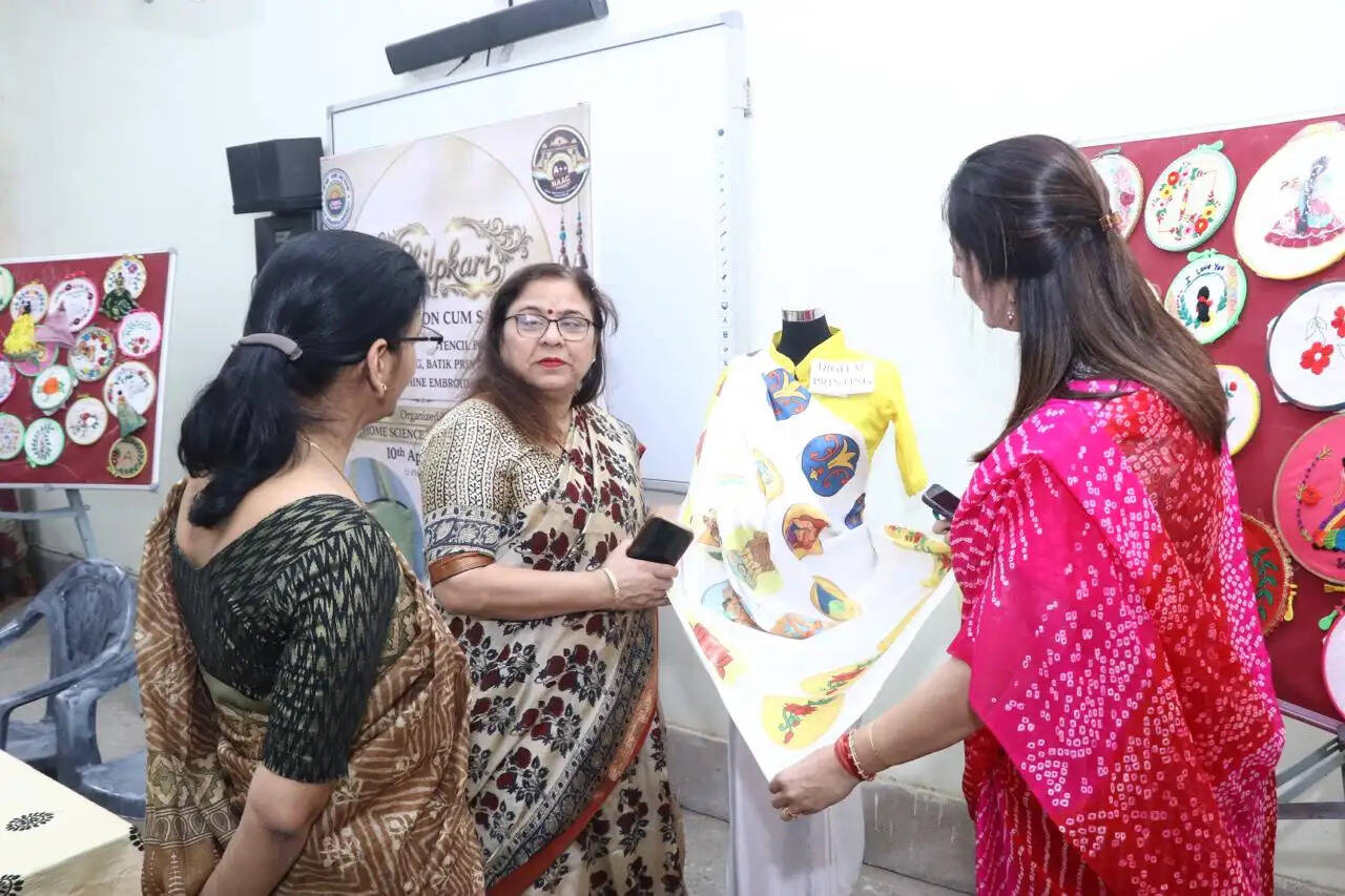 विद्यार्थियों को वास्तविक जीवन की चुनौतियों के लिए तैयार करती हैं कार्यशालाएं : कुलपति