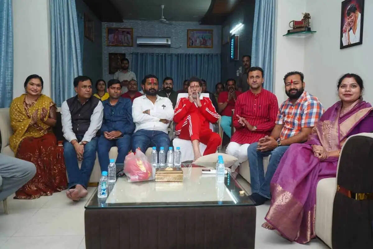 रायपुर में भाजपा प्रदेश अध्यक्ष किरण देव ने सुना 'मन की बात' कार्यक्रम, कई वरिष्ठ नेता रहे मौजूद