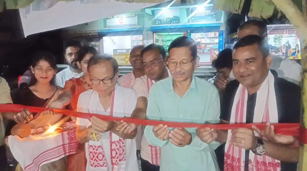 फकीराग्राम में 58वें आंचलिक रंगाली बिहू के अस्थायी कार्यालय का उद्घाटन