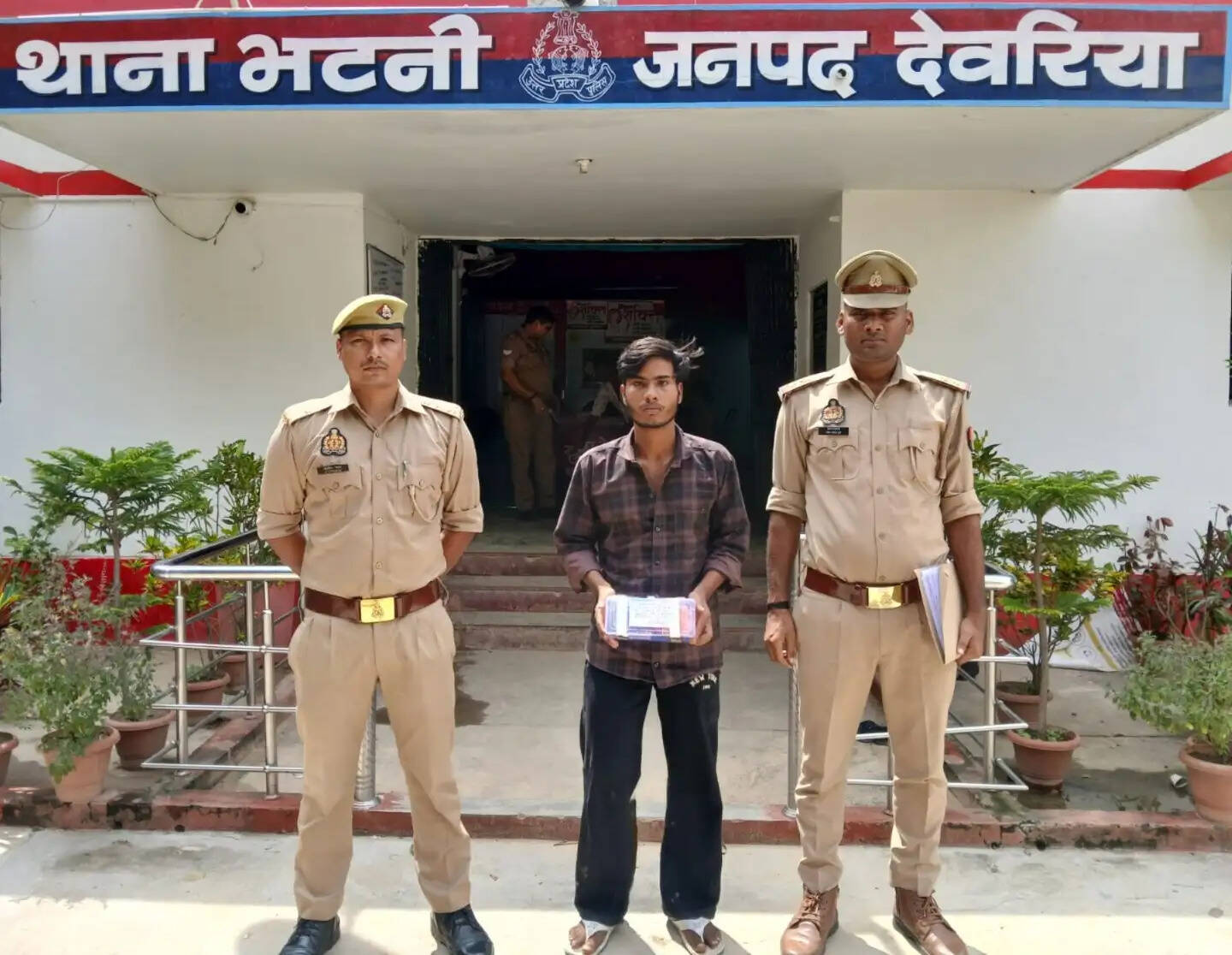 देवरिया में हत्या के मामले का आरोपित गिरफ्तार
