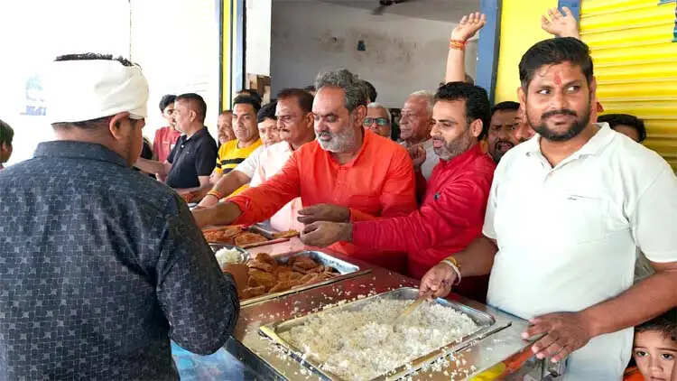 कांवड़ियों की सेवा करना सामाजिक जिम्मेदारी ही नहीं पुण्य और सेवा का अवसर भी : स्वामी यतीश्वरानंद