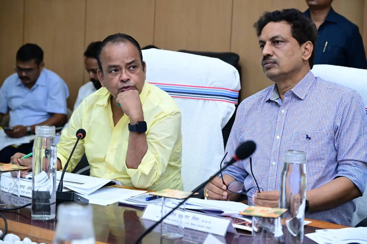 झारखंड के सभी सदर-रेफरल अस्पतालों को मिलेंगी चार-चार अतिरिक्त एंबुलेंस, 15 दिनों में स्वास्थ्य सेवाओं में सुधार के निर्देश