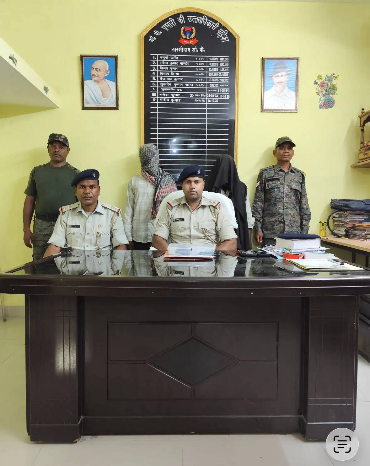 पुलिस ने दो ब्राउन शुगर तस्कराें को किया गिरफ्तार