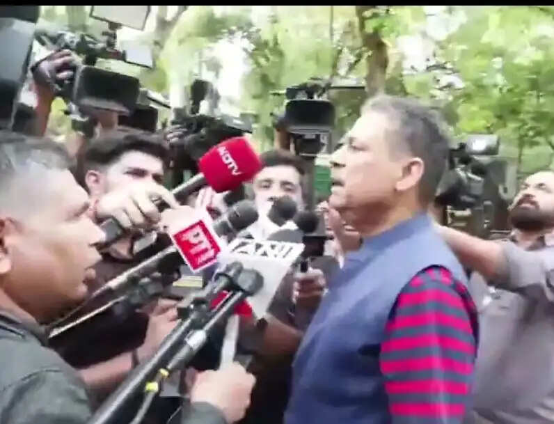 टीएमसी में विभाजन रोकने को ओम बिरला से मिले सागरिका घोष और कीर्ति आजाद