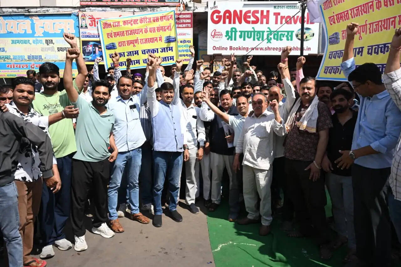 हड़ताल के तीसरे दिन उग्र हुआ बस ऑपरेटरों का आक्रोश