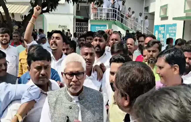 मुख्यमंत्री नीतीश कुमार के राज्यसभा जाने से जदयू कार्यकर्ताओं में दिखा आक्रोश, ललन सिंह-संजय झा पर लगाया साजिश का आरोप