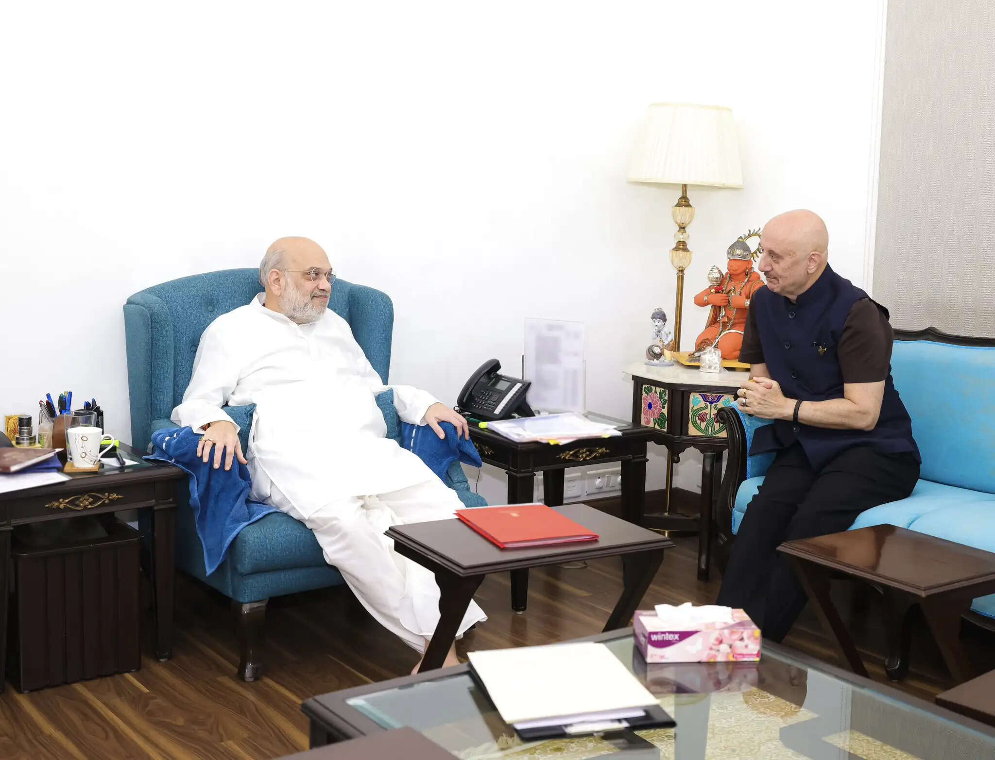 अभिनेता अनुपम खेर ने गृहमंत्री अमित शाह से की मुलाकात
