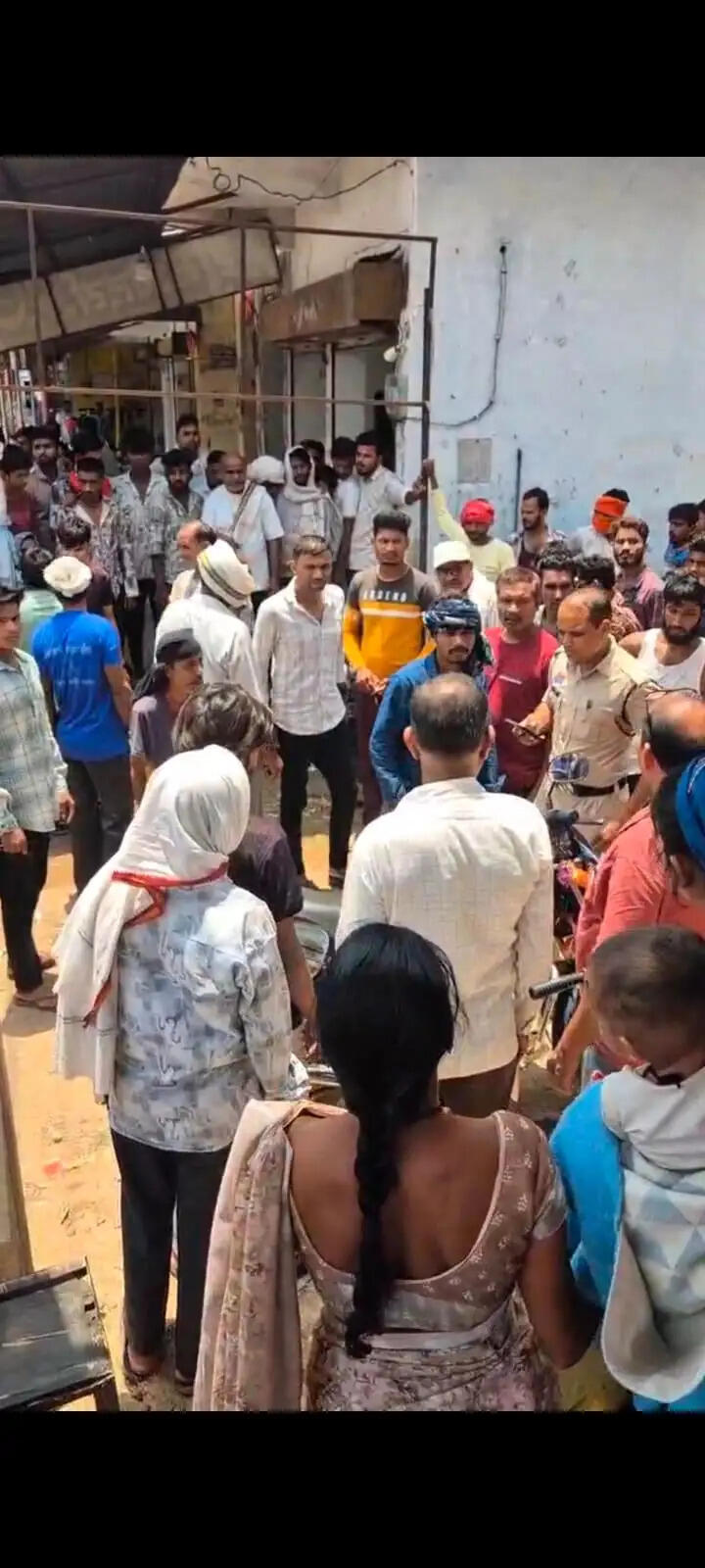 सड़क हादसों में दो युवकों की मौत, क्षेत्र में शोक की लहर