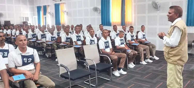 कुंभ मेला प्रबंधन&nbsp;का&nbsp;पुलिस&nbsp;कर्मियाें&nbsp;काे&nbsp;दिया&nbsp;गया&nbsp;प्रशिक्षण