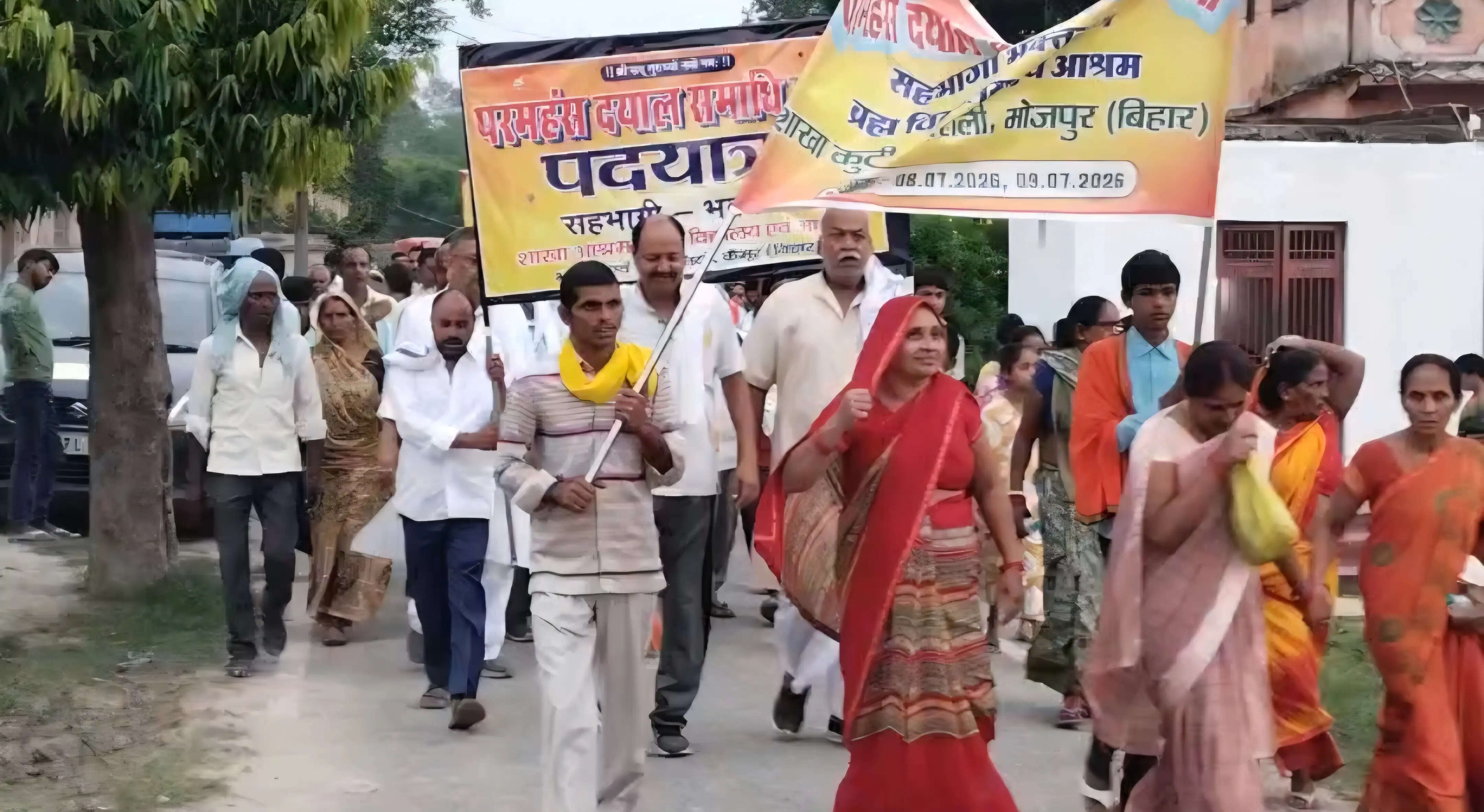 संत परमहंस दयाल की स्मृति में छपरा में निकली पदयात्रा