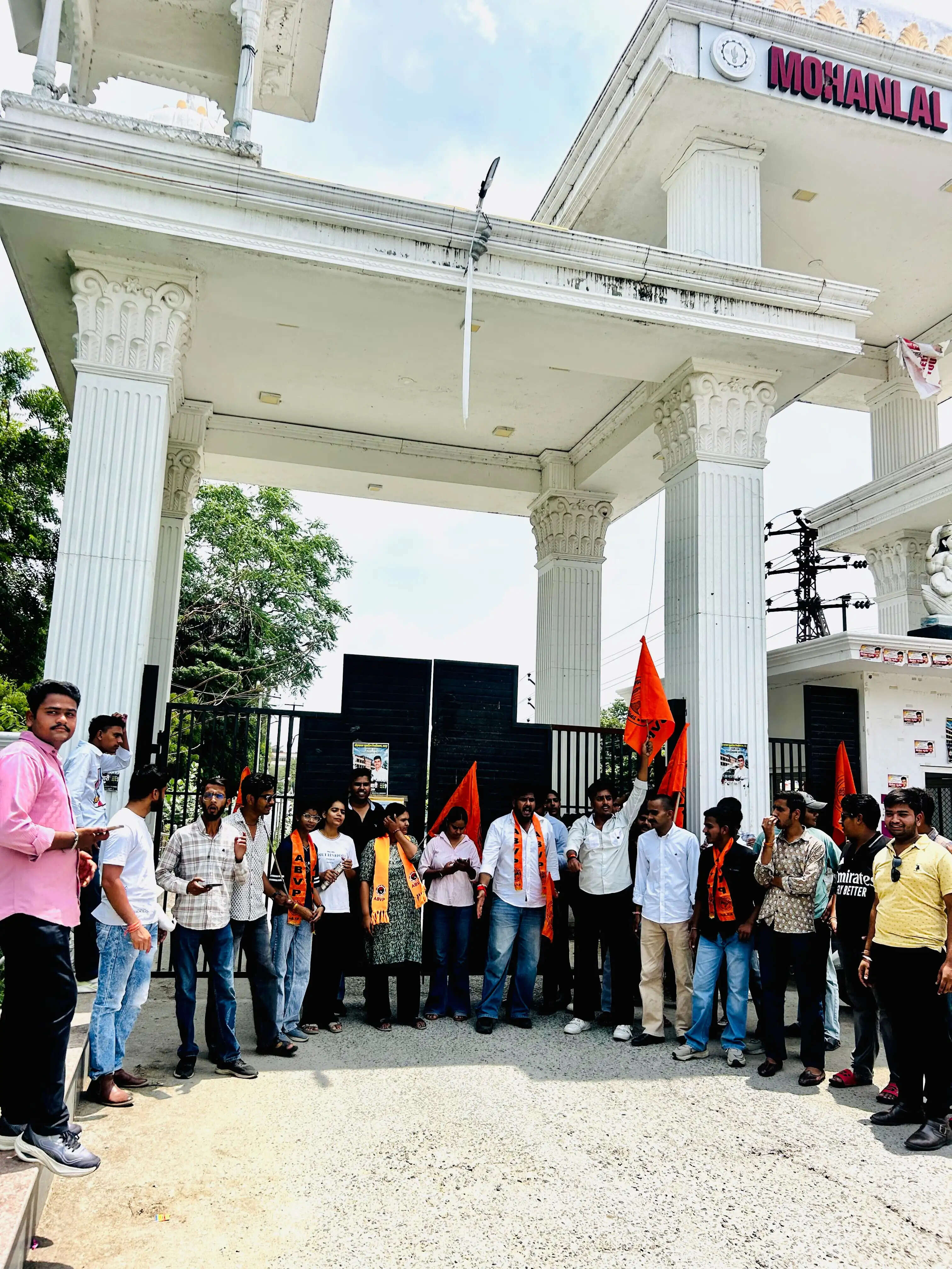 जैसलमेर में अभाविप कार्यकर्ताओं के साथ दुर्व्यवहार के विरोध में उदयपुर में प्रदर्शन
