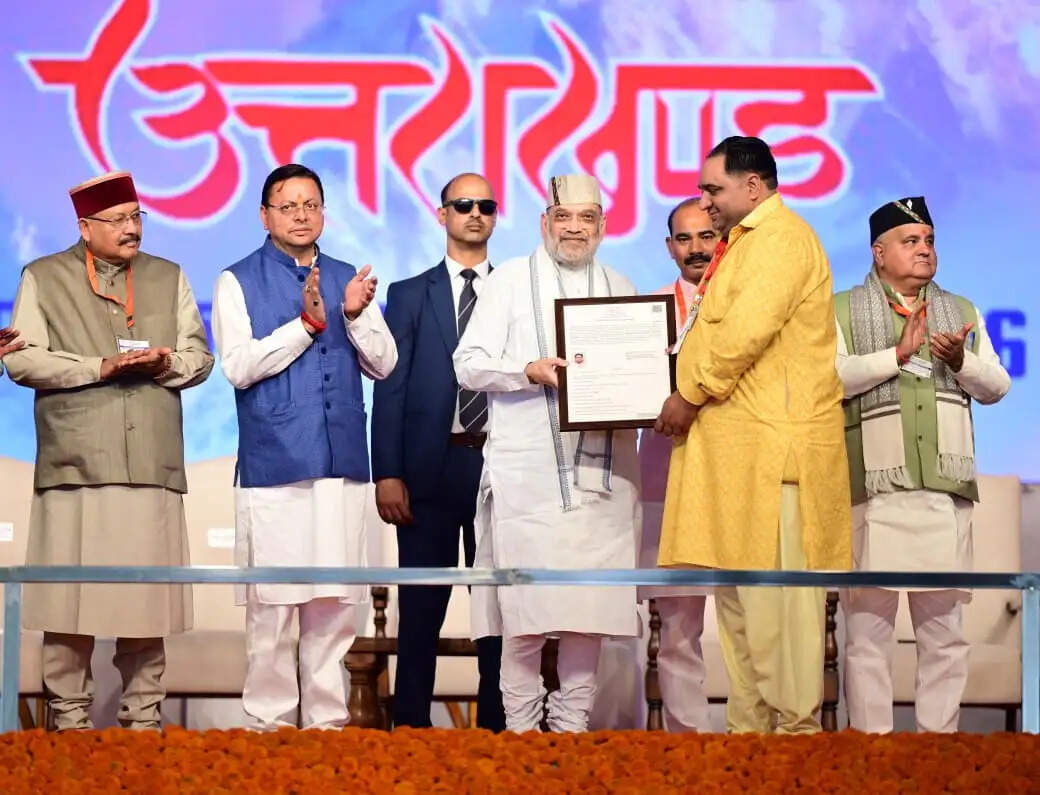 अमित शाह ने उत्तराखंड में ई-जीरो एफआईआर प्रणाली की शुरुआत की, शरणार्थियों को नागरिकता प्रमाण पत्र दिए