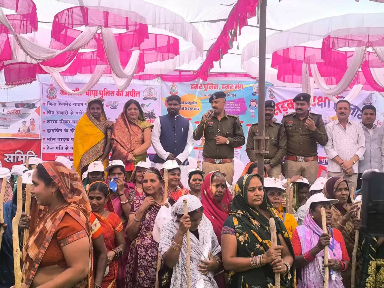 नशा मुक्ति के लिए जमीनी पहल, ग्राम अमोरा में एसपी की मौजूदगी में विशेष जागरूकता अभियान