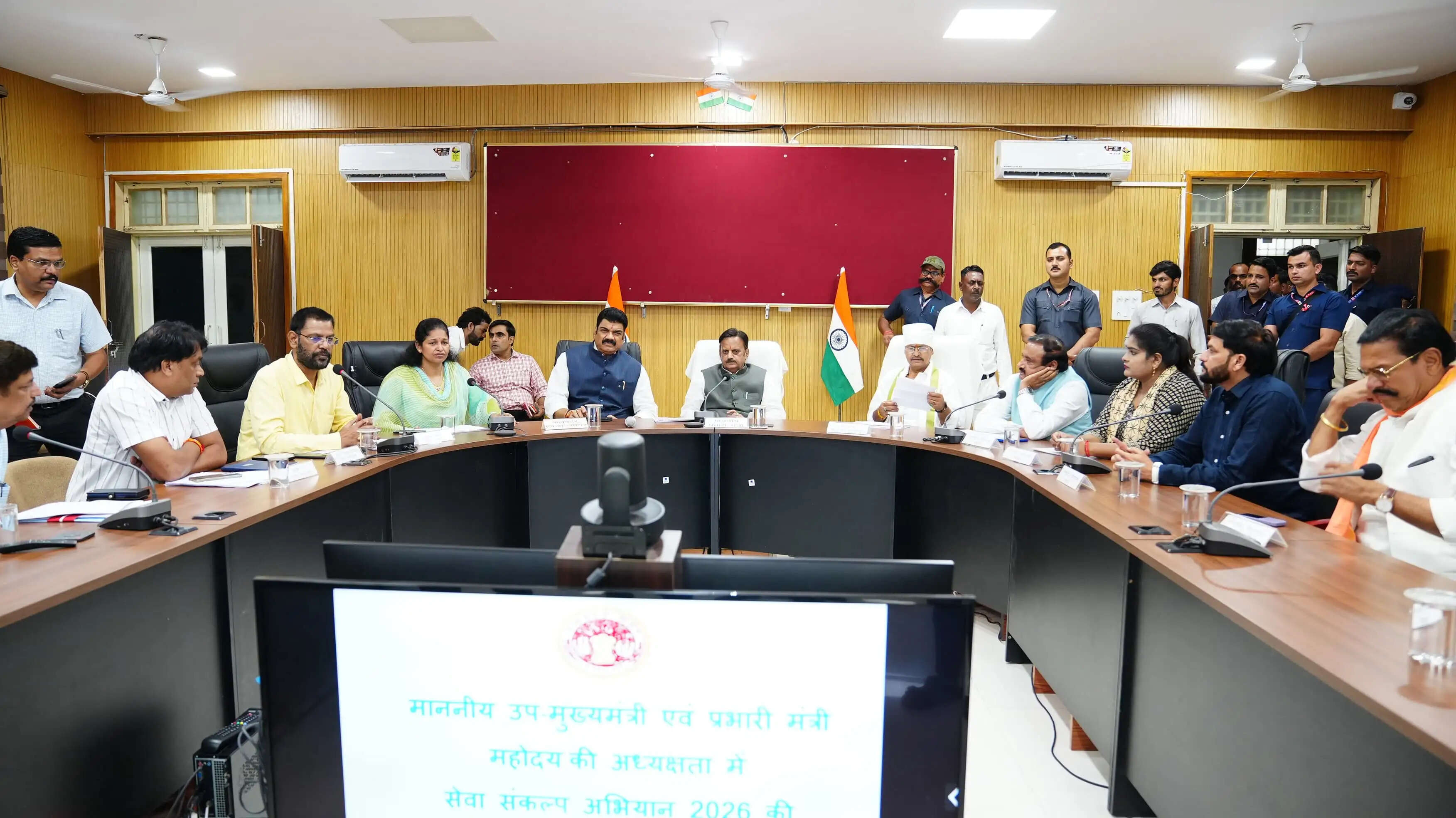 सागर में सेवा संकल्प अभियान: 10 लाख दीपों से जगमगाएगा जिला, उप मुख्यमंत्री राजेन्द्र शुक्ल ने तैयारियों के लिए दिए निर्देश