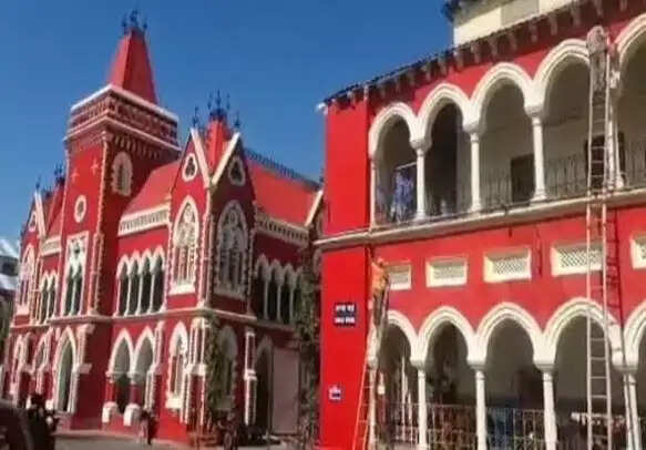 जिला चिकित्सालय में गेट पास के नाम पर अवैध वसूली, शिकायत के बाद कार्रवाई