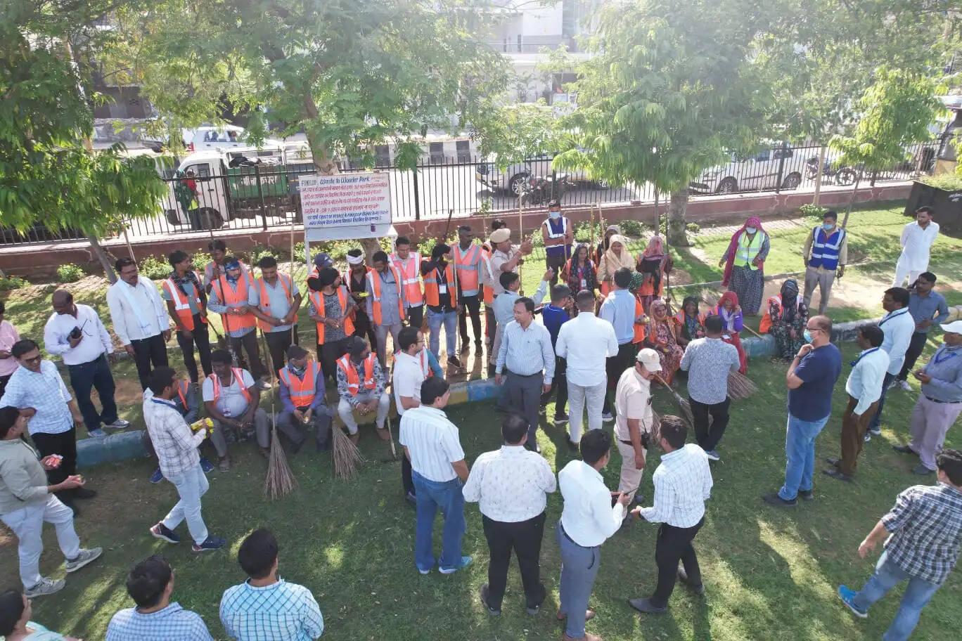 सफाई सेवा मैराथन में जी जान से जुटा निगम, 4000 टन कचरा इकट्ठा, एयर फोर्स और पुलिस के जवानों ने की भी सफाई