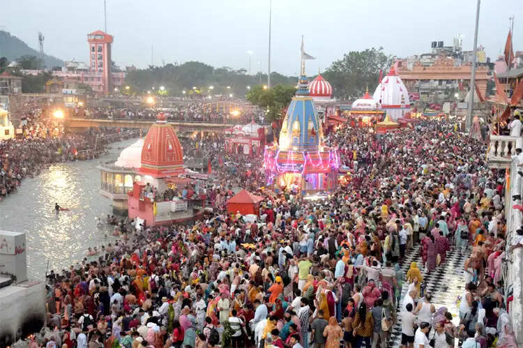 सोमवती अमावस्या पर में उमड़ा आस्था का जनसैलाब
