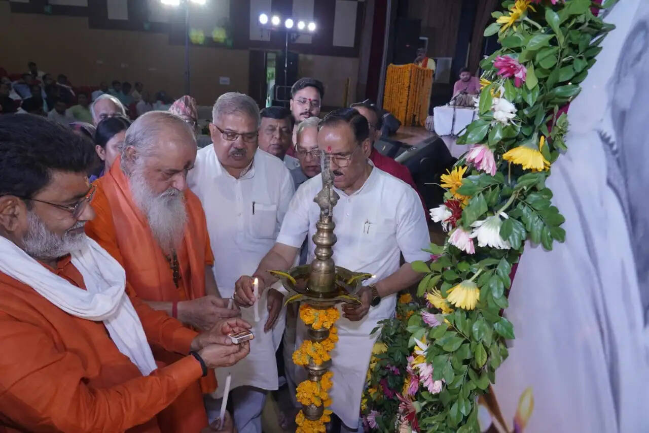 मेरे मन का आधा साहस आधा डर थे बाबूजी : आलोक श्रीवास्तव