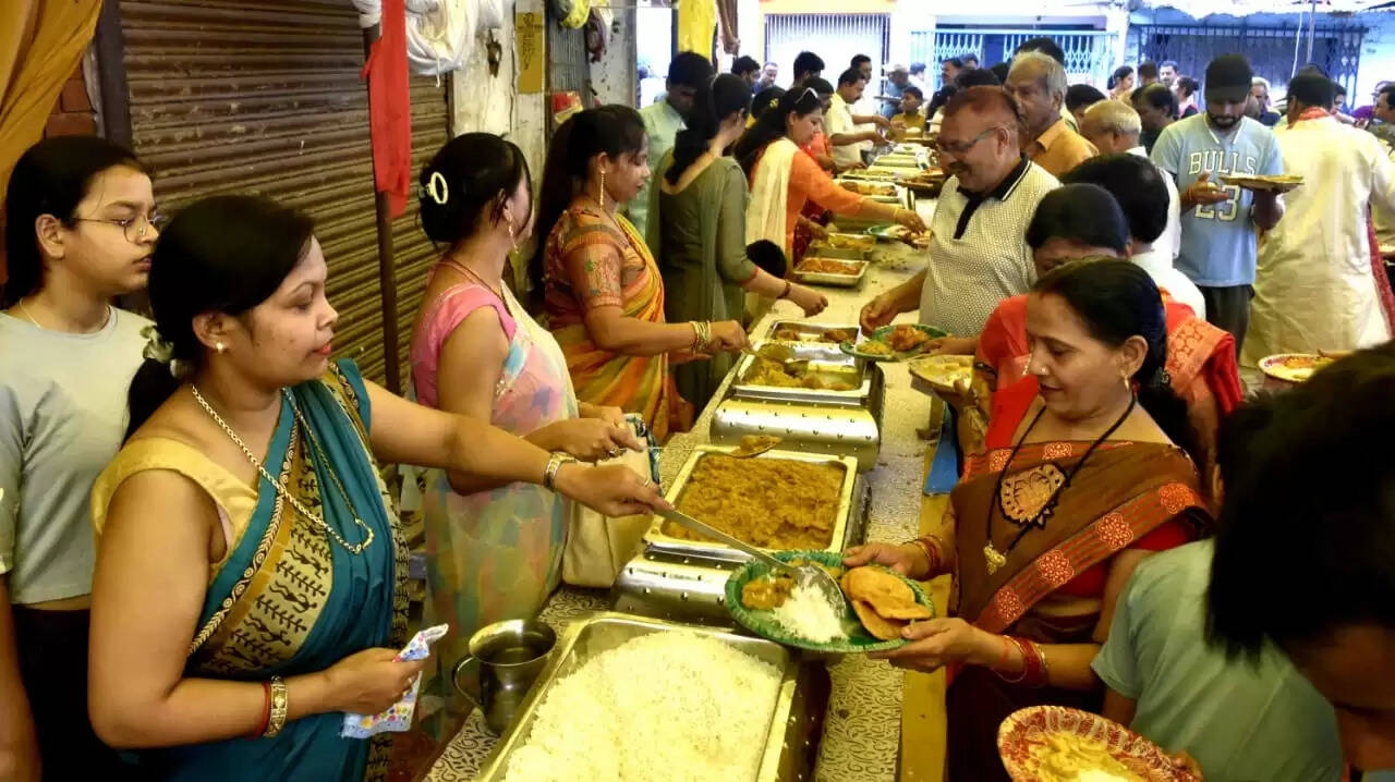 छप्पन भोग प्रसाद अर्थात प्रभु साक्षात दर्शन : हरीश चन्द्र गुप्ता