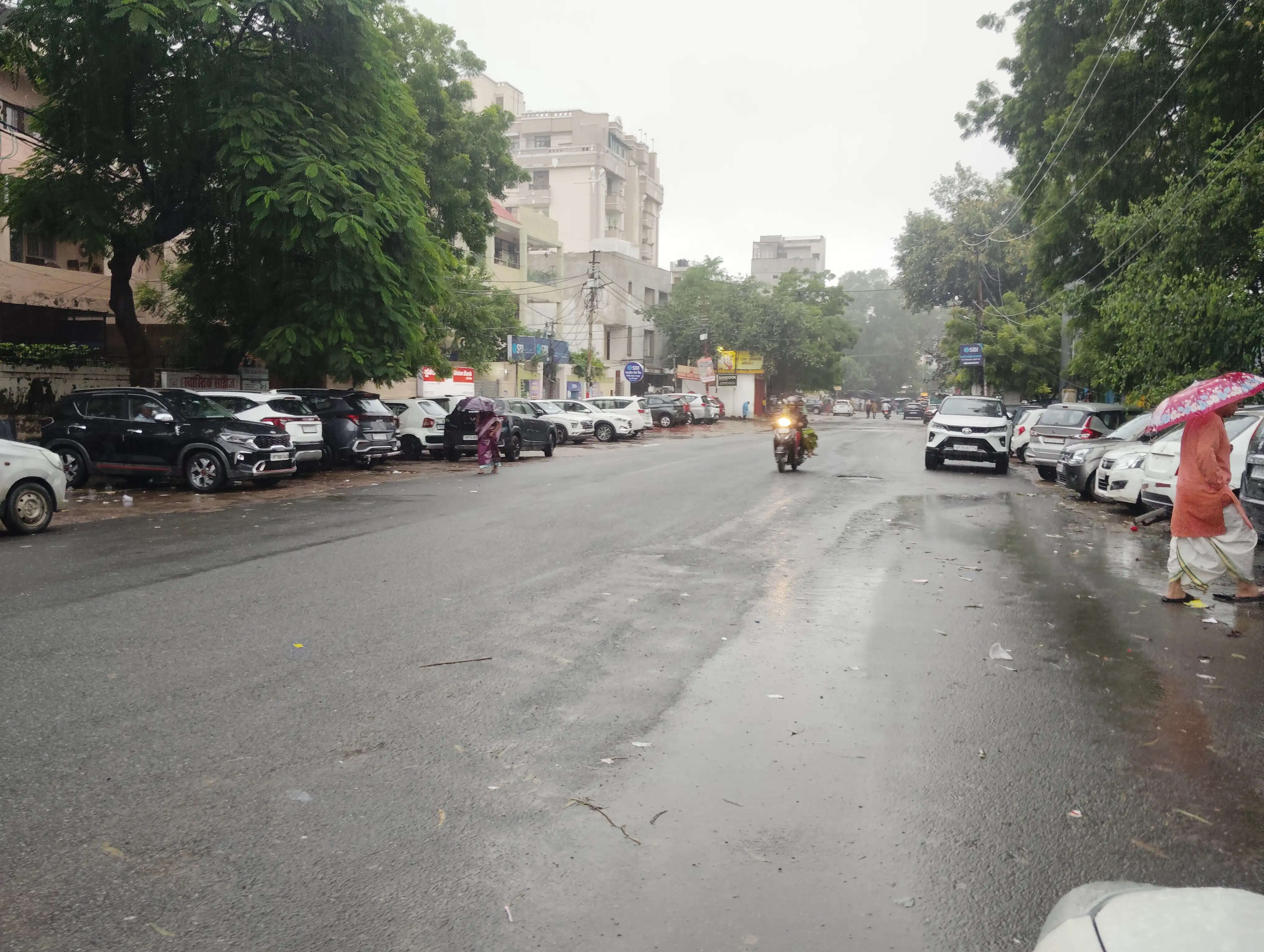 बारिश, जलभराव और बढ़ते गंगा जलस्तर से कानपुर बेहाल, कई इलाकों में बाढ़ जैसे हालात