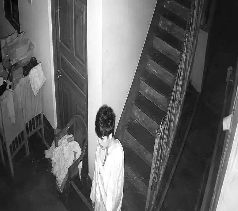 लाखों रुपए का चोर समान लेकर चलते बने