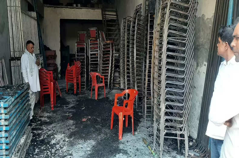 हिसार : शार्ट सर्किट के चलते टैंट हाऊस के गोदाम में लगी आग