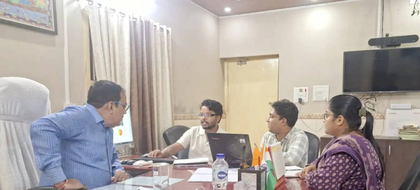 जीआईएस आधारित मास्टर प्लान की प्रगति की समीक्षा, नगर आयुक्त ने दिए समय-सीमा में काम पूरा करने के निर्देश