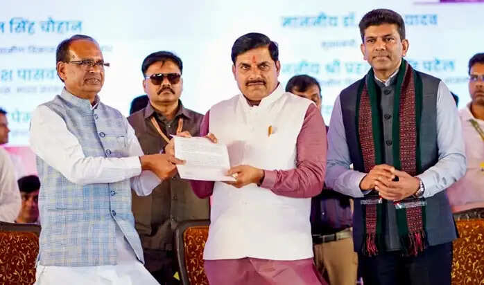 गांवों की जीवन धारा बनी प्रधानमंत्री ग्राम सड़क योजना : मुख्यमंत्री डॉ. यादव