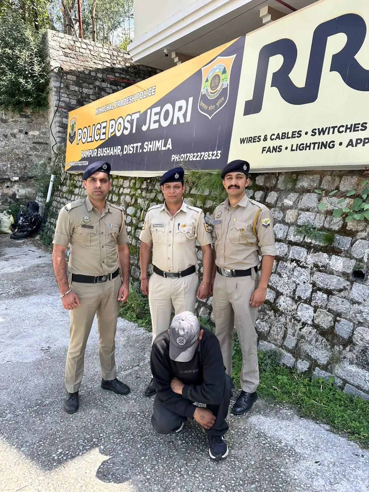 पिकअप चालक से पकड़ा चिट्टा, गिरफ्तार