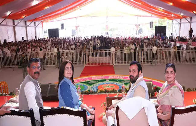 कूड़ेदान&nbsp;में&nbsp;जाती&nbsp;थीं&nbsp;कांग्रेस की घोषणाएं,&nbsp;भाजपा&nbsp;निभा रही हर वादा: नायब सैनी