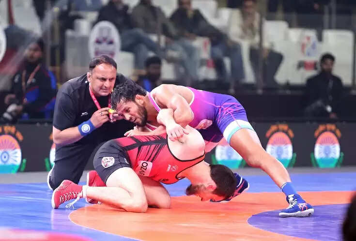 टाइगर्स ऑफ मुंबई दंगल्स ने हाफवे मार्क पर पंजाब रॉयल्स पर 3–2 की बढ़त बनाई