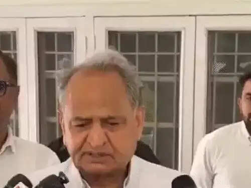 निकाय चुनाव में पुलिस पर दबाव बनाने का आरोप, गहलोत बोले- पंचायत चुनाव में भी जनता देगी जवाब