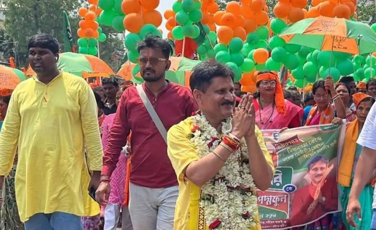 खड़गपुर में भाजपा प्रत्याशियों ने दाखिल किए नामांकन पत्र