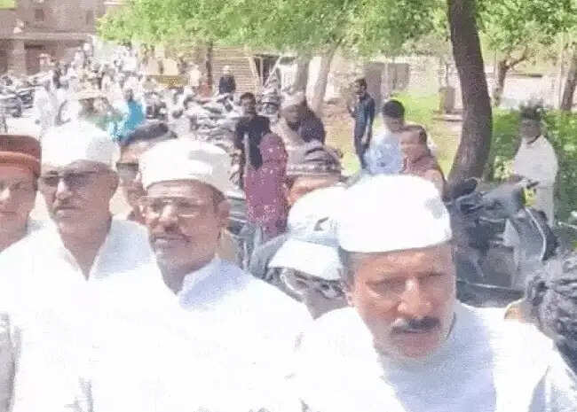 मप्र के रायसेन में वक्फ की 253 एकड़ जमीन के विवाद को लेकर भोपाल में विरोध प्रदर्शन