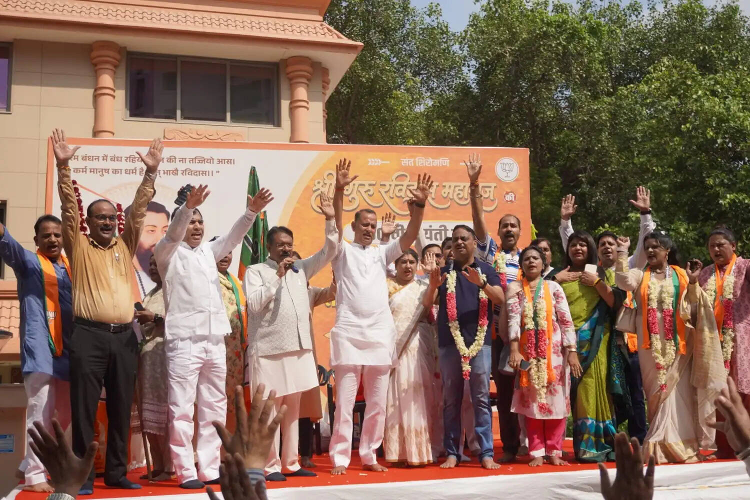 संत रविदास समरसता संकल्प अभियान चलाएगी दिल्ली भाजपा, वाराणसी के लिए 11 सदस्यीय टोली रवाना