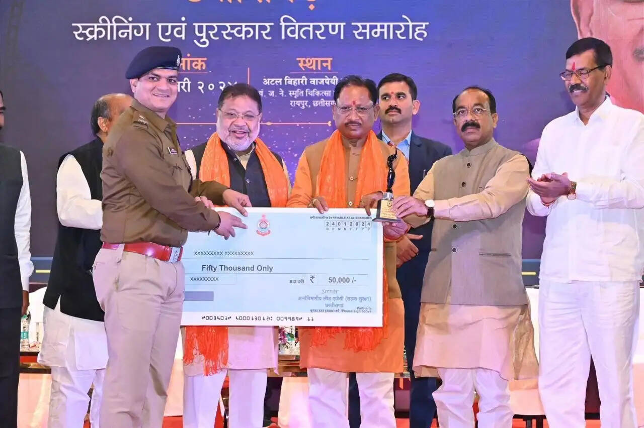 नगरी ब्लाॅक से पहले एसपी बने माहेश्वर नाग, 23 साल की उम्र में सीआईएसएफ में बने थे सब इंस्पेक्टर