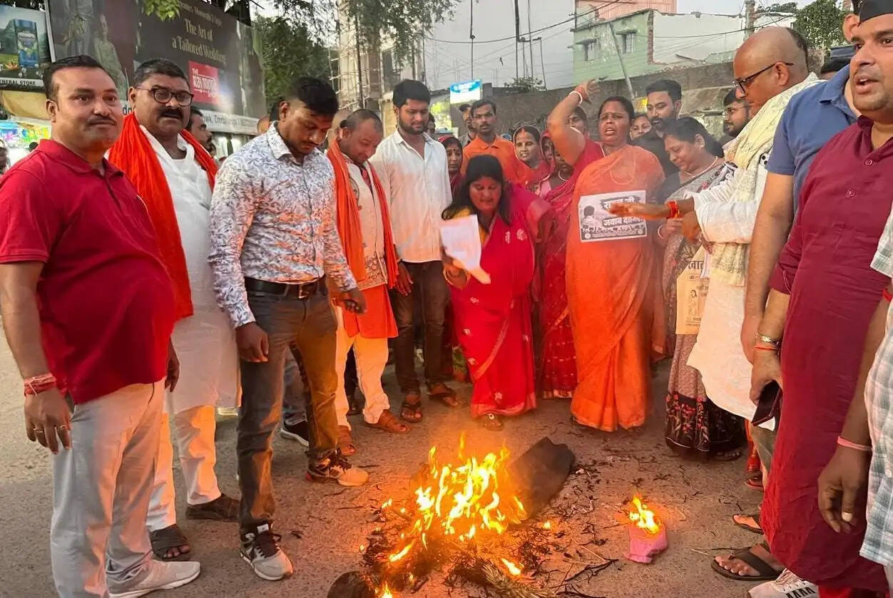 भाजपा कार्यकर्ताओं ने राहुल गांधी का किया पुतला दहन
