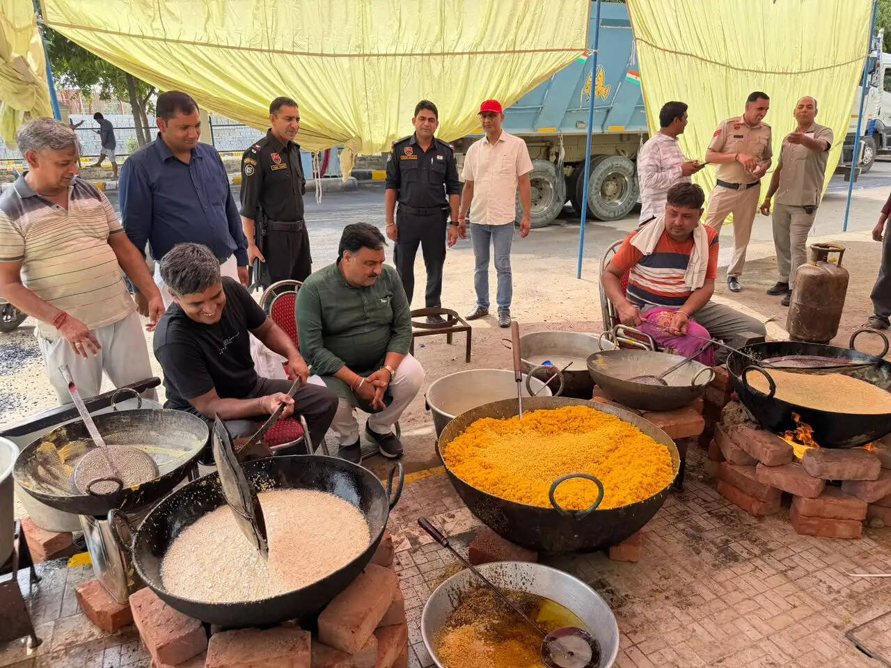 जींद : प्रधानमंत्री के स्वागत के लिए तैयार हो रहे 51 क्विंटल लड्डू