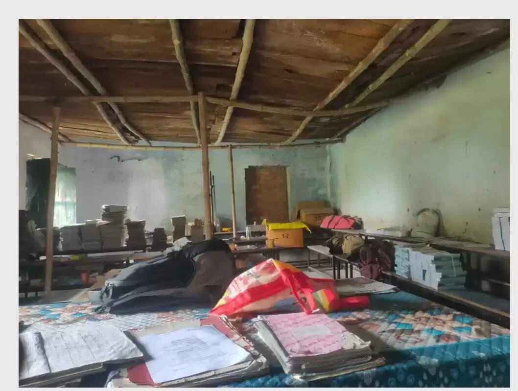 विद्यालय प्रबंधन के आभाव में हो सकती है गंभीर हादसा