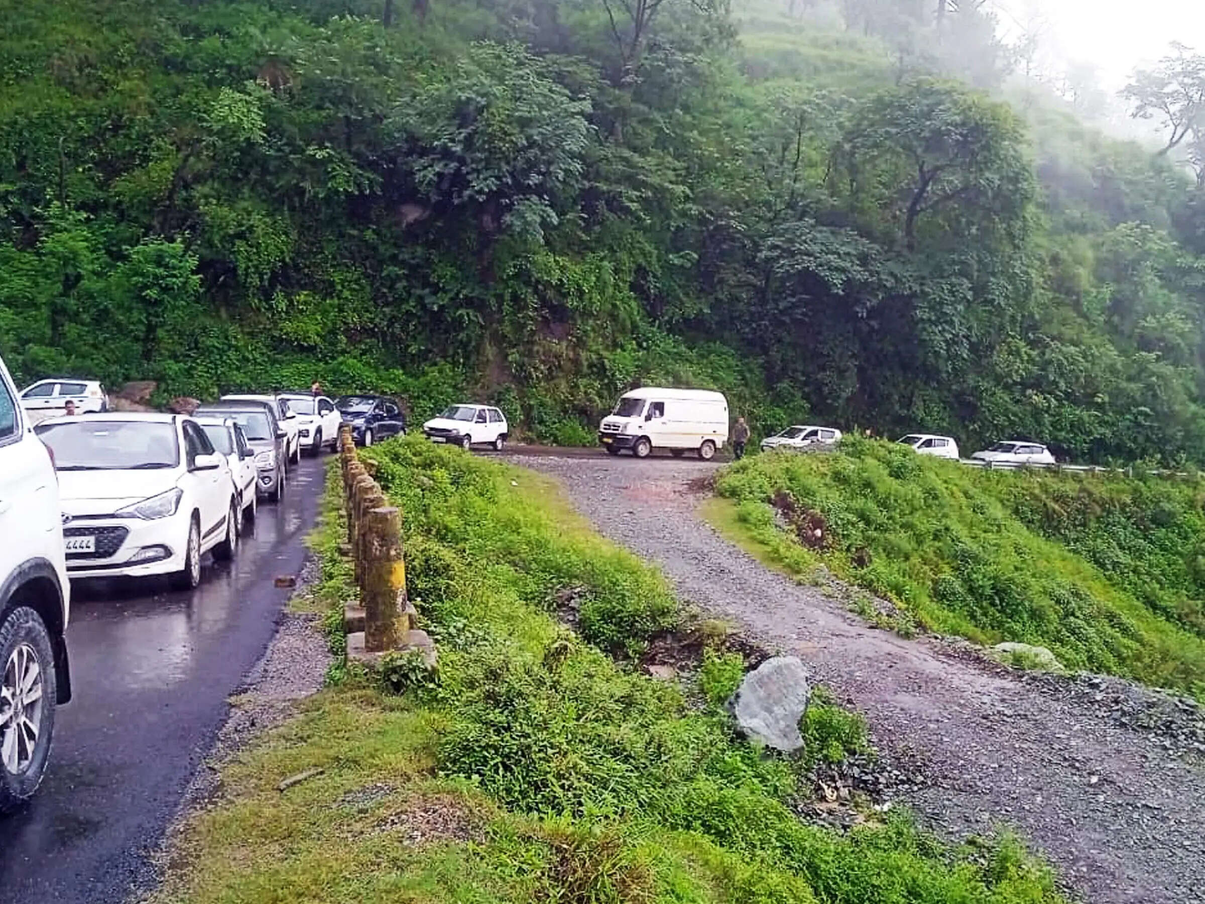 बारिश का कहरः तालगहर व झलोगी में गिरा पहाड़ ,बंद रहे मंडी पठानकोट व चंडीगढ़ मनाली एनएच