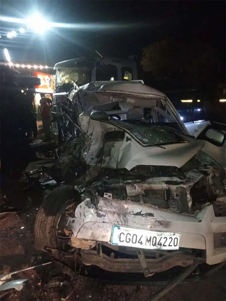 छत्तीसगढ़ के बिलासपुर में ट्रेलर ने स्कॉर्पियो काे मारी टक्कर, चार लोगों की माैत,एक गंभीर घायल