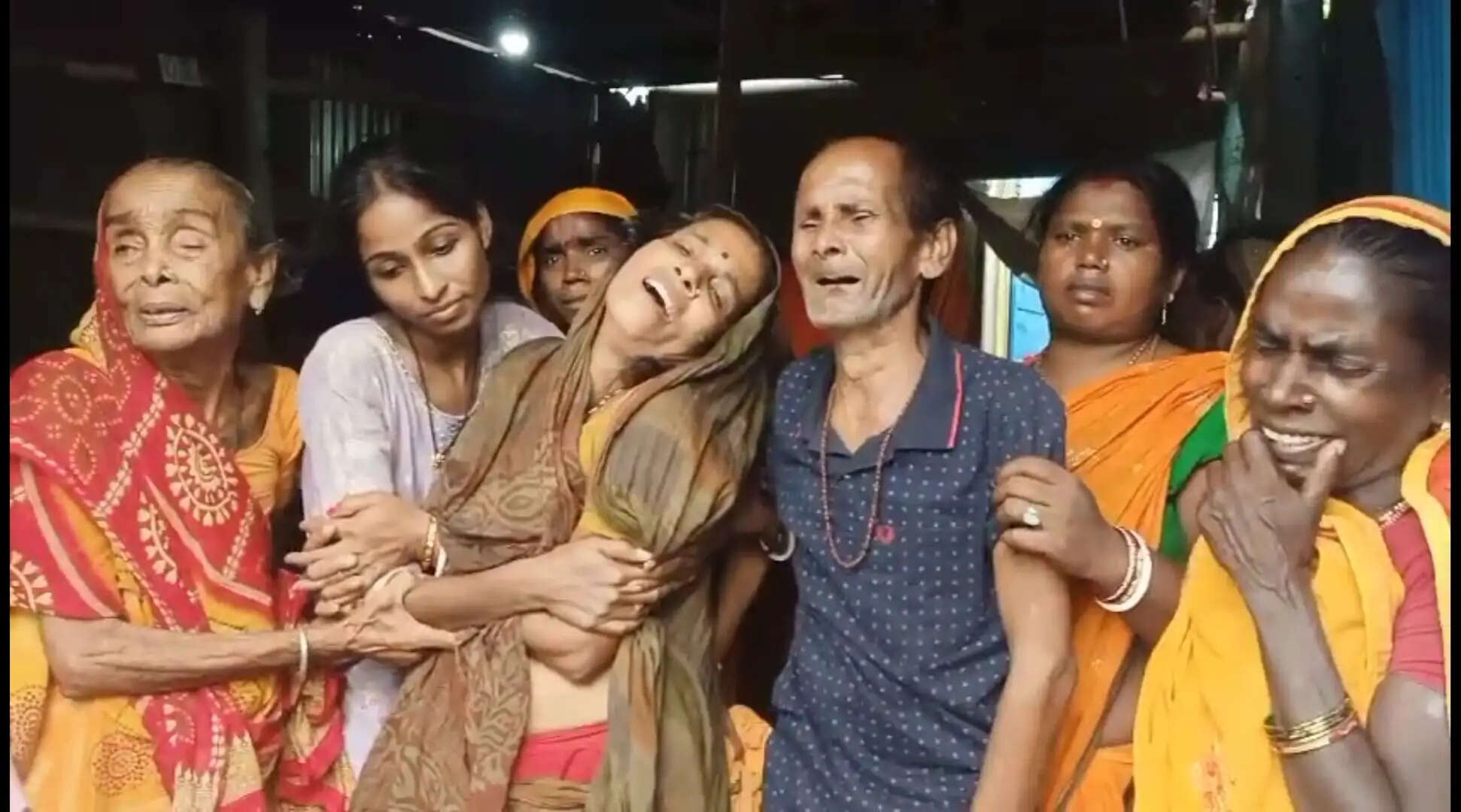 शादी की खुशियां मातम में बदली, डीजे वाहन ने कईयों को कुचला, एक की मौत,तीन गंभीर