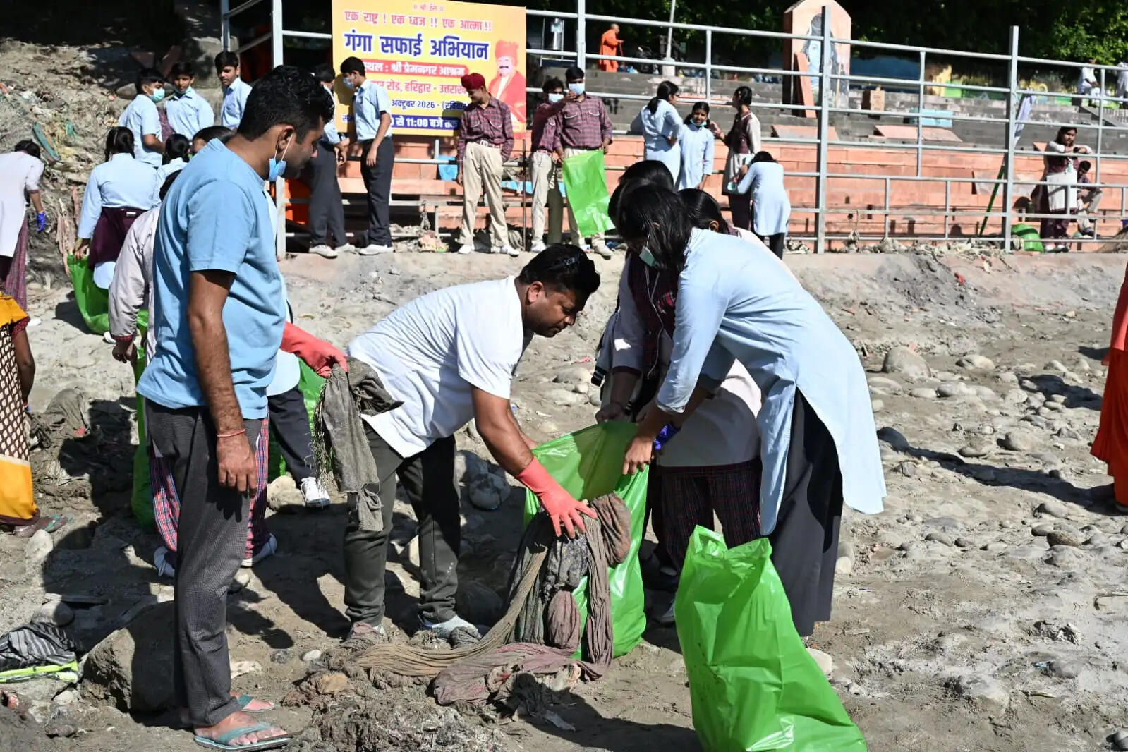 स्वच्छता महाअभियान : सातवें दिन प्रेम नगर आश्रम घाट पर चला विशेष अभियान