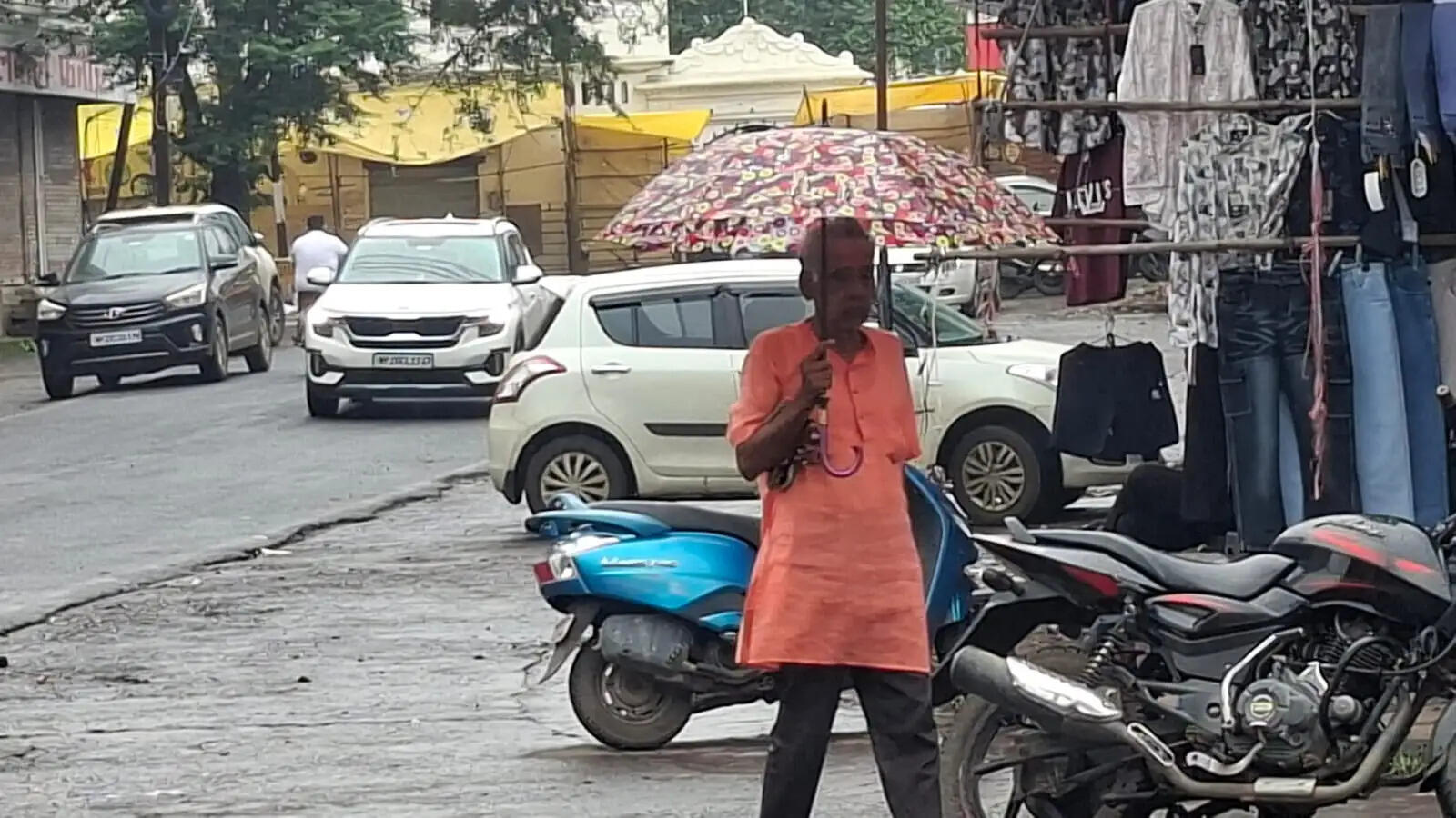 जबलपुर में रात भर से बारिश जारी, जनजीवन हो रहा प्रभावित