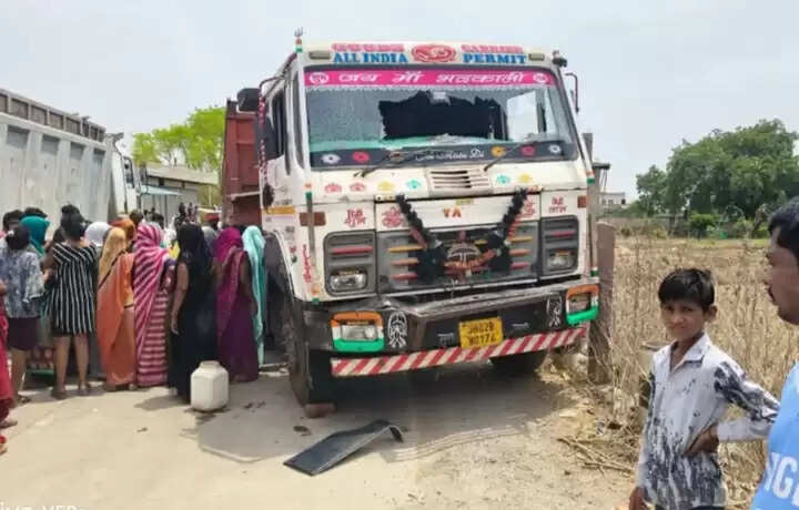 मैहर: तेज रफ्तार ट्रेलर ने दो युवकों को रौंदा, मौके पर मौत