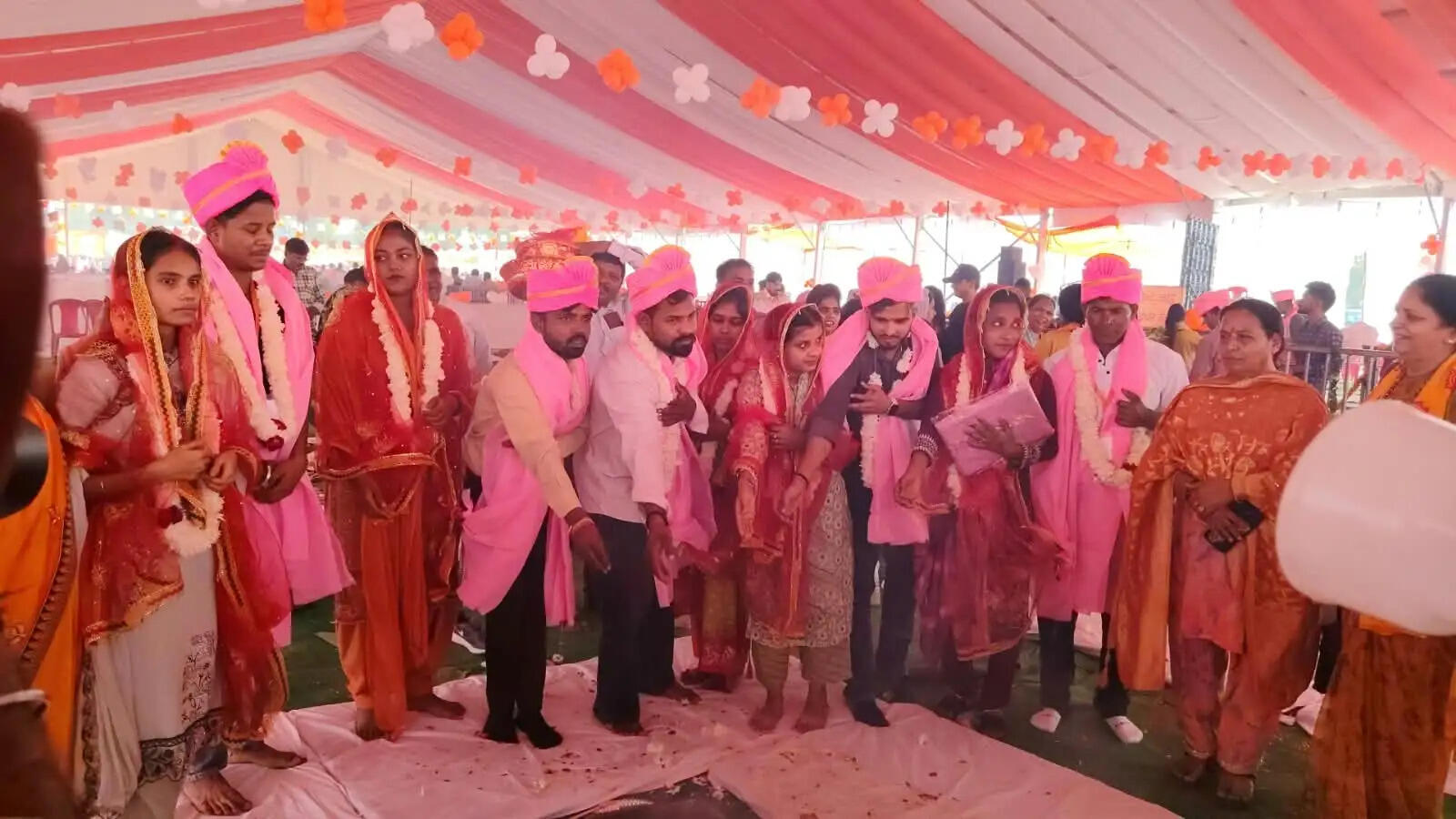 मुरादाबाद : मुख्यमंत्री सामूहिक विवाह योजना के तहत में एक दूसरे के हुए 315 जोड़े
