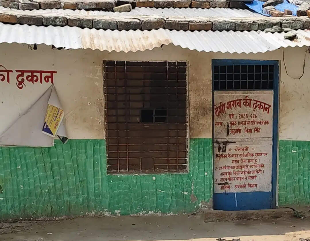 देसी शराब ठेके में लाखाें की चाेरी, जांच में जुटी पुलिस