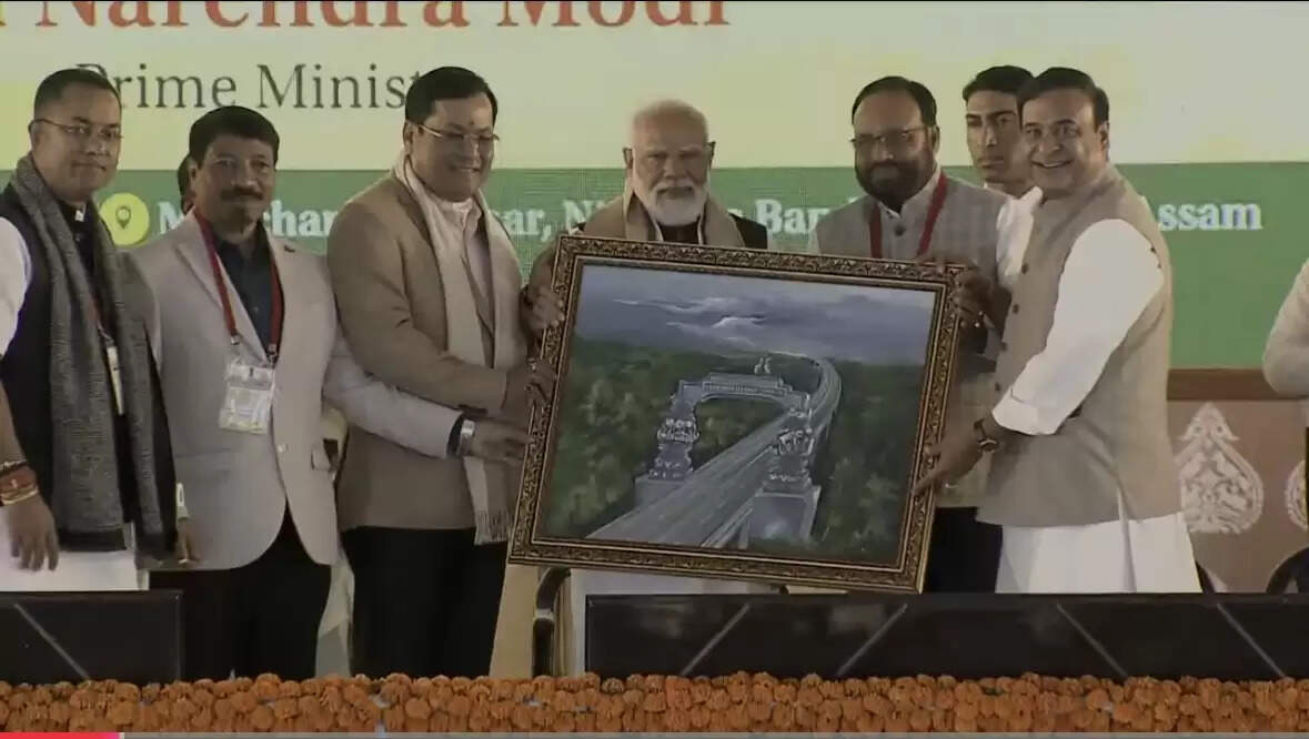 प्रधानमंत्री मोदी ने असम में दो अमृत भारत एक्सप्रेस ट्रेनों को दिखाई हरी झंडी