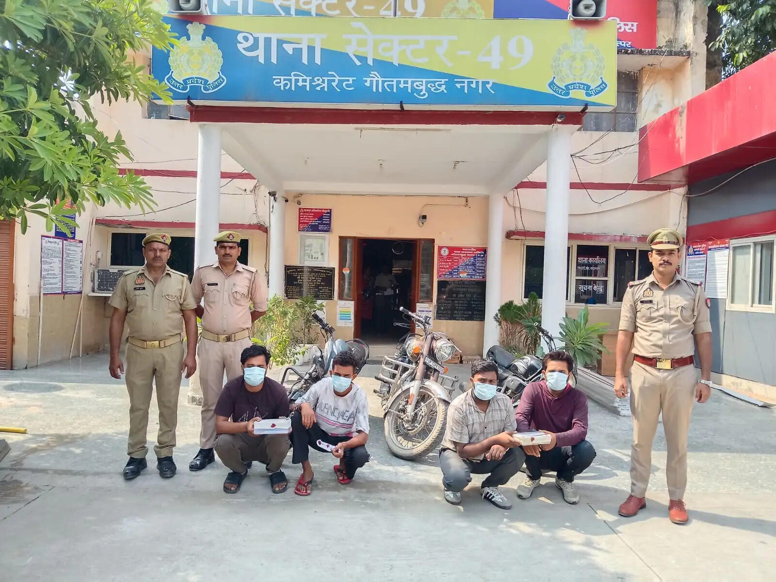 नाेएडा में चार शातिर लुटेरे गिरफ्तार