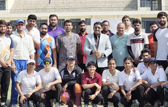सोनीपत: खेल विश्वविद्यालय में क्रिकेट प्रतियोगिता में नंदा देवी की टीम रही विजेता